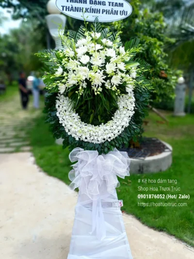 Lẵng hoa đám tang cúc trắng 1 tầng