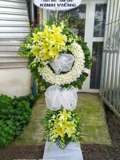 Vòng hoa tang lễ hoa ly vàng