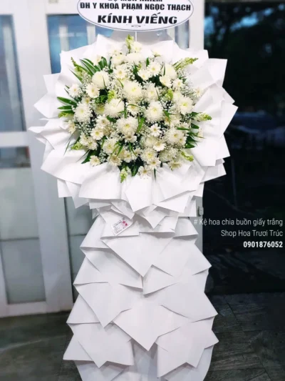 Kệ hoa chia buồn giấy trắng một tầng