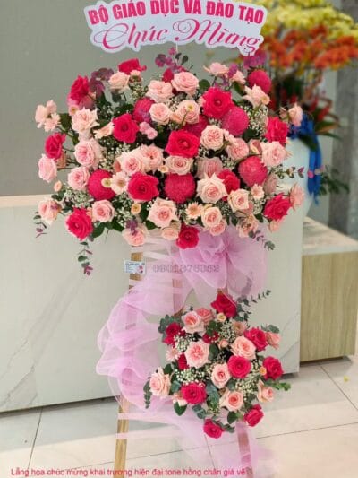 Kệ hoa chúc mừng tone hồng hiện đại