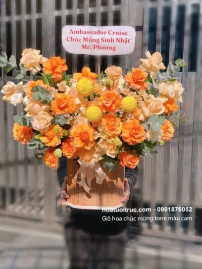 Giỏ hoa sinh nhật tone cam