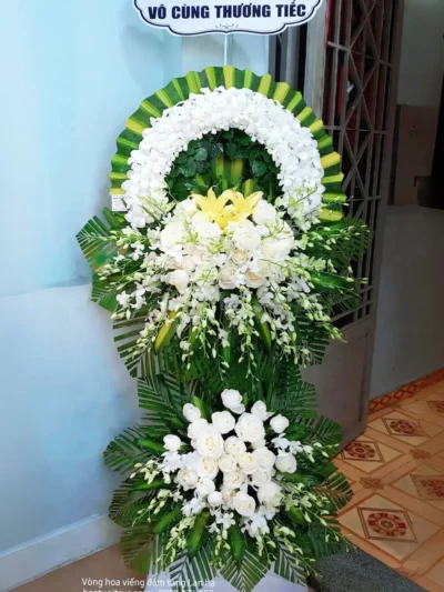 Vòng hoa viếng lan hạ hồng trắng
