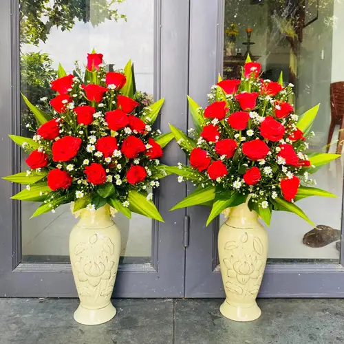 Bình hoa hồng đỏ gia tiên ngày khai trương